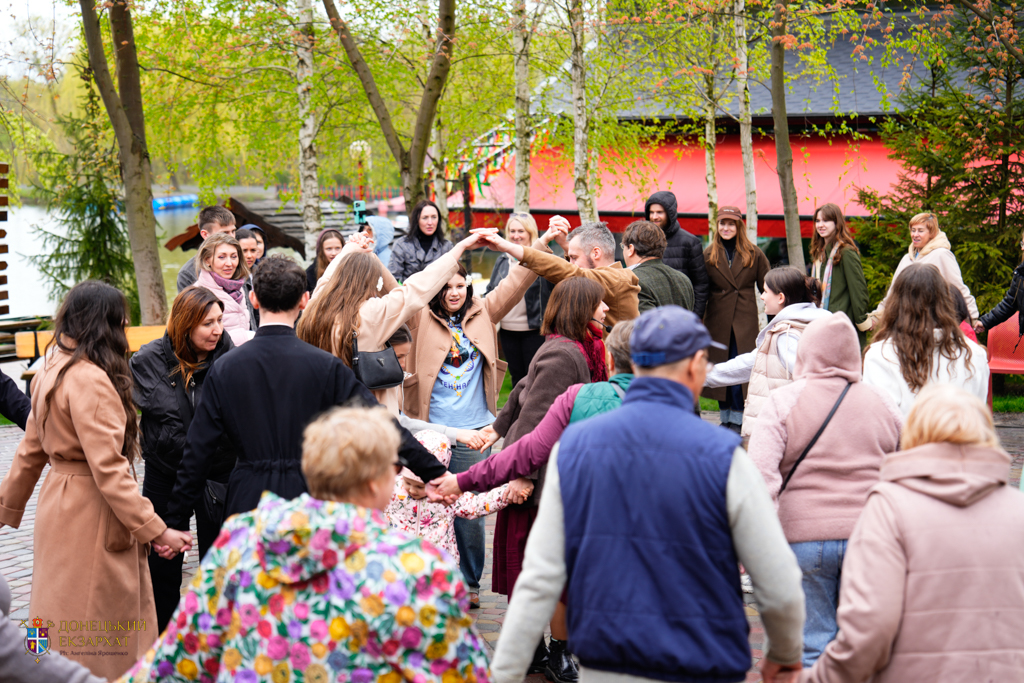 Великодня радість у родинному колі вірних Донецького екзархату: як пройшло родинне свято